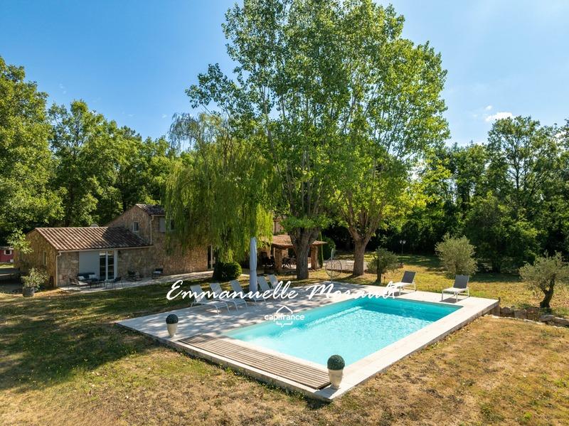Maison - 184 m² - 7 pièces