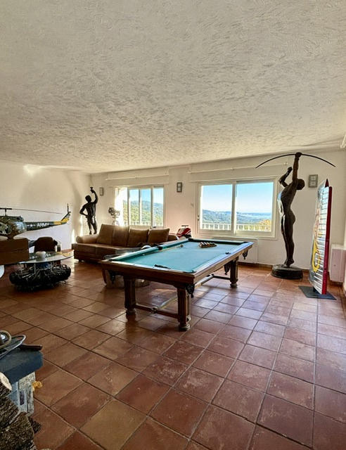 Villa - 305 m² - 10 pièces