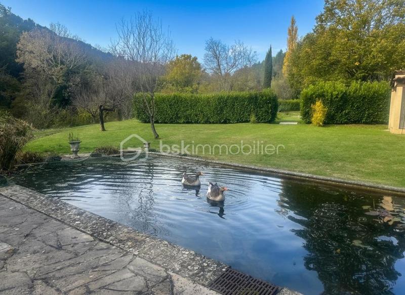 Demeure - 246 m² - 7 pièces