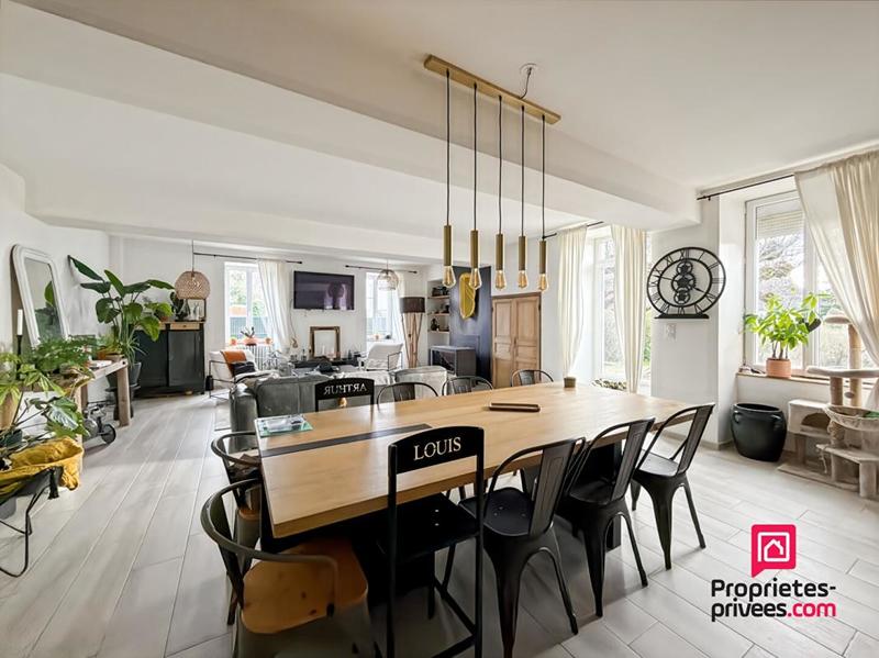 Maison - 140 m² - 6 pièces