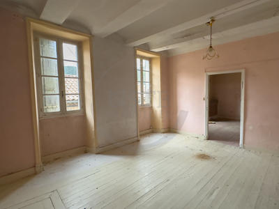 Maison - 201 m² - 14 pièces