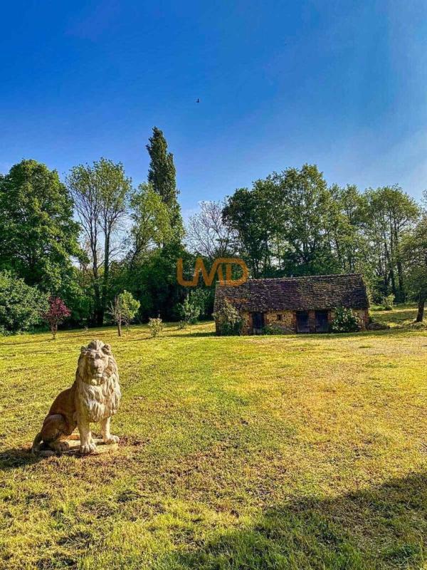 Propriété - 234 m² - 9 pièces