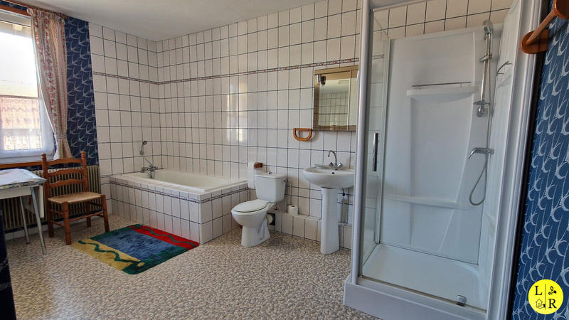 Maison - 241 m² - 8 pièces