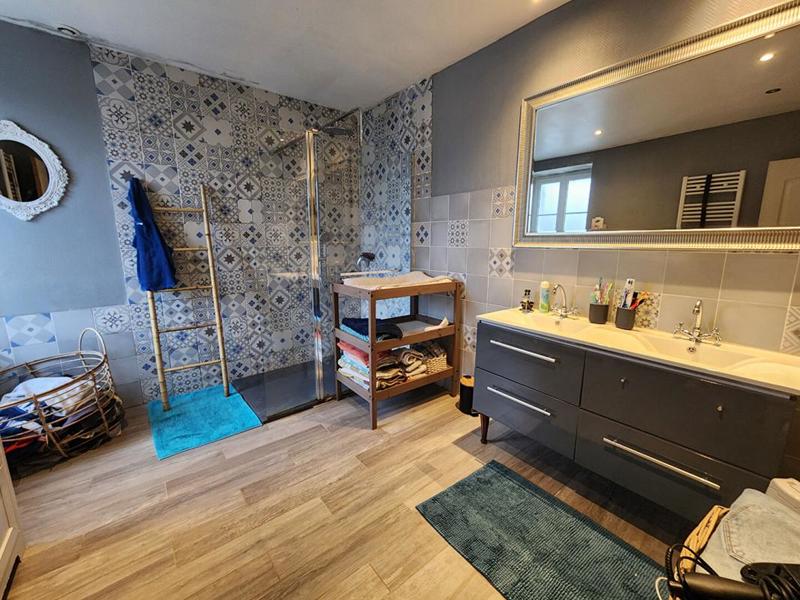 Maison - 298 m² - 9 pièces