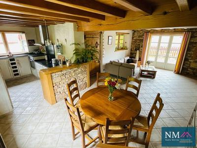 Maison - 165 m² - 8 pièces