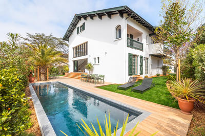 Maison - 290 m² - 8 pièces