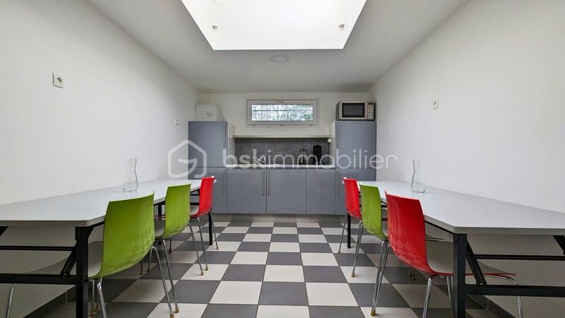 Immeuble - 1 900 m² - 30 pièces