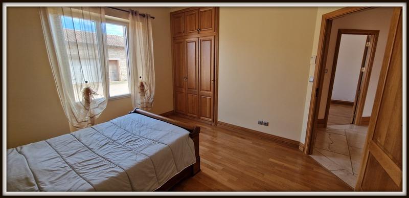 Maison - 290 m² - 8 pièces