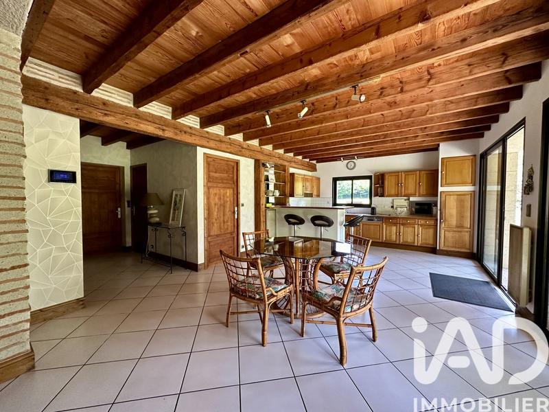 Maison - 240 m² - 8 pièces