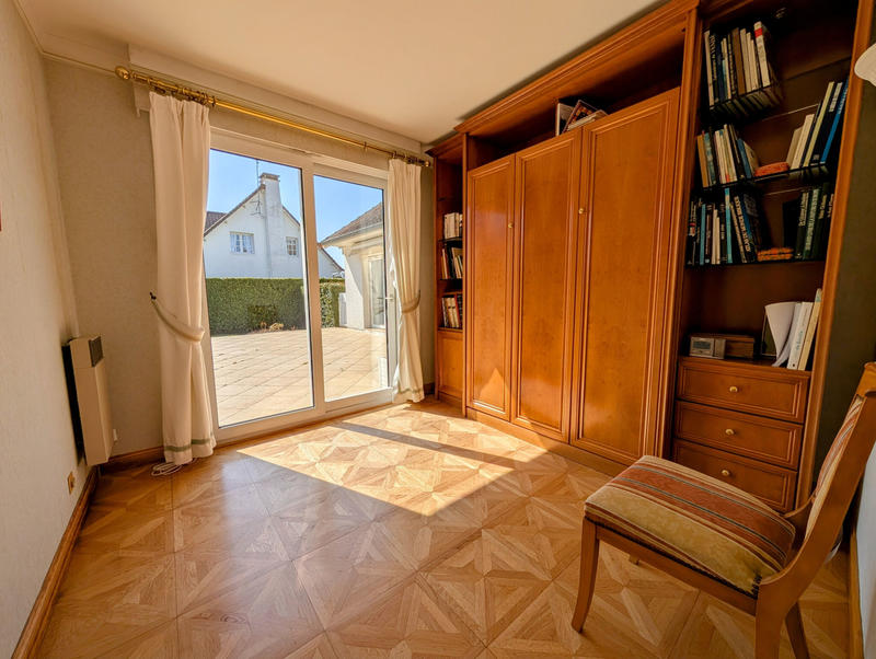 Maison - 230 m² - 8 pièces