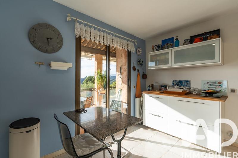 Maison - 230 m² - 7 pièces