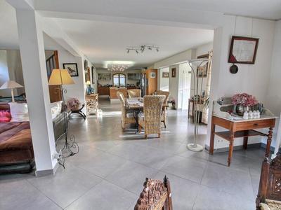 Villa - 250 m² - 6 pièces