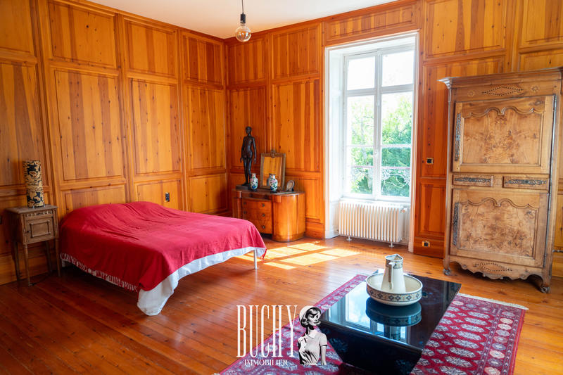 Maison - 488 m² - 16 pièces