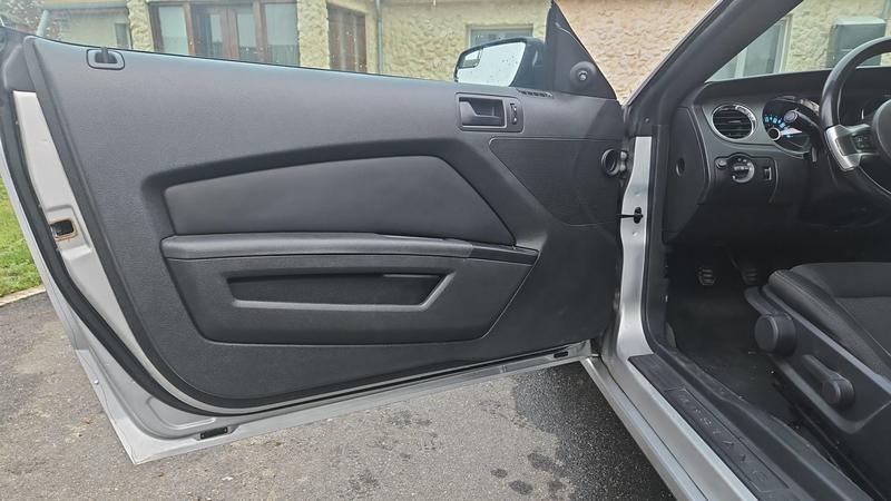 Ford Mustang Coupe 3.7 V6 305 Fastback