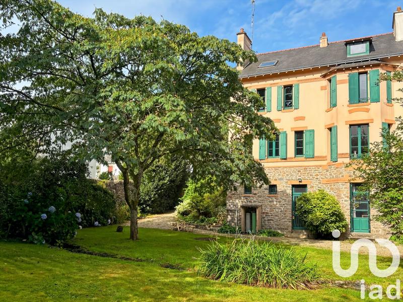 Maison - 207 m² - 9 pièces