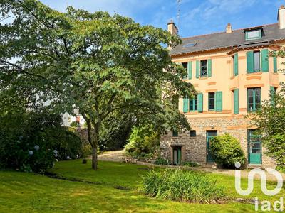 Maison - 207 m² - 9 pièces