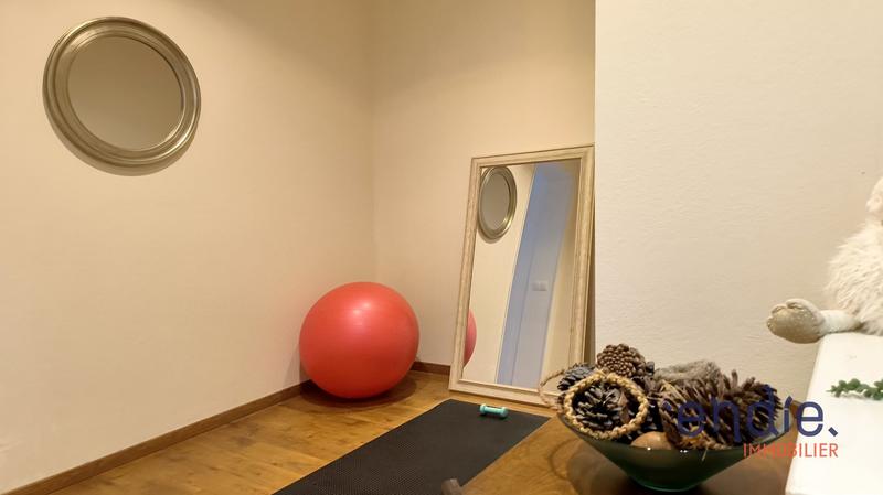 Maison - 249 m² - 8 pièces