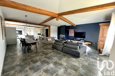 Maison - 250 m² - 7 pièces