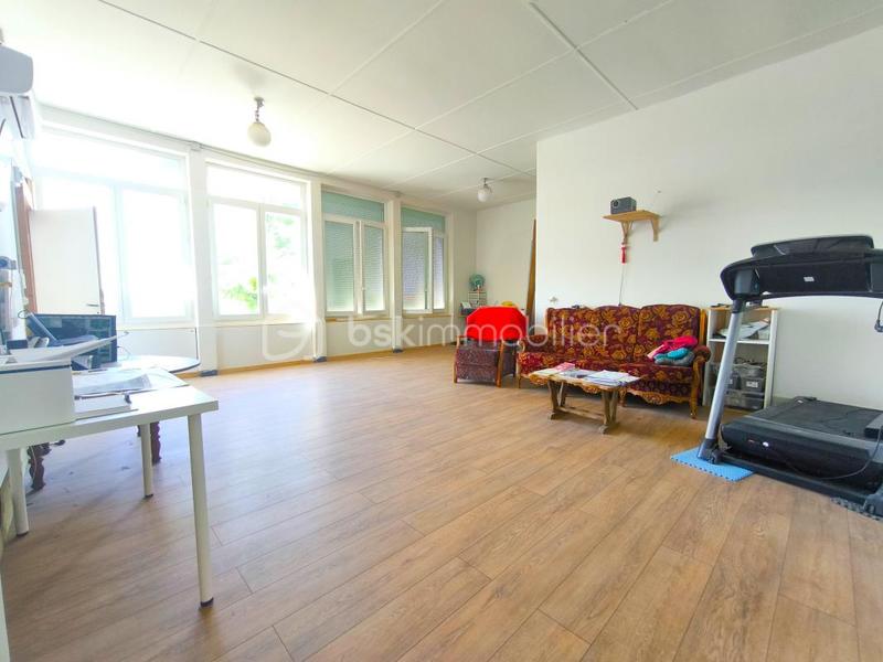 Propriété - 200 m² - 7 pièces