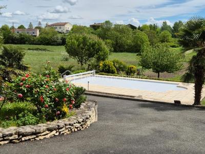 Demeure - 155 m² - 6 pièces