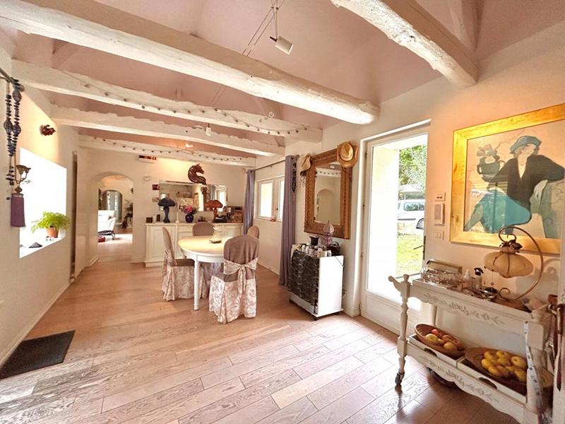 Maison - 270 m² - 8 pièces