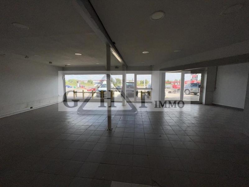 Entrepôt - 1 110 m²