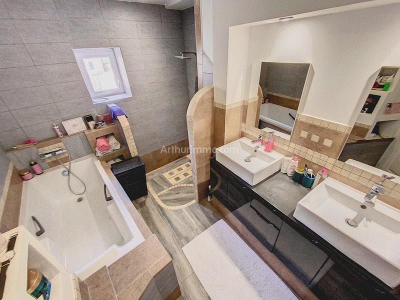 Appartement - 82 m² - 3 pièces