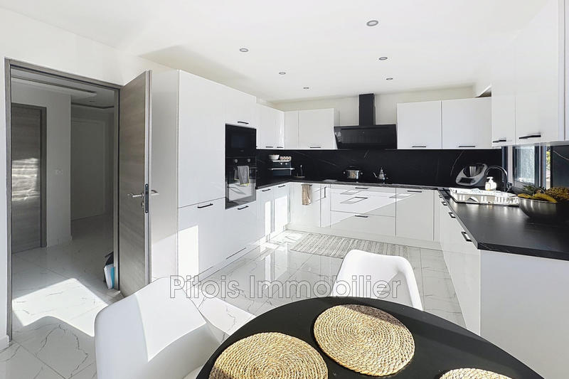 Maison - 207 m² - 10 pièces