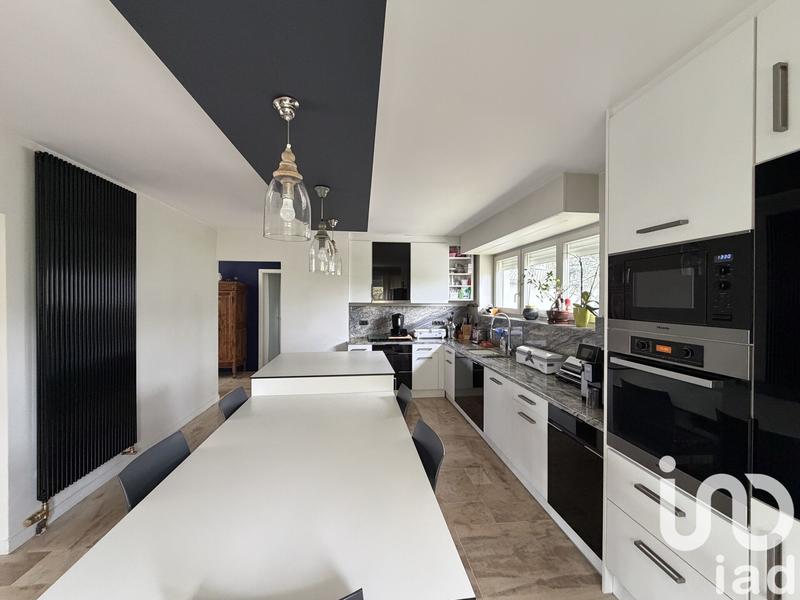 Maison - 252 m² - 8 pièces