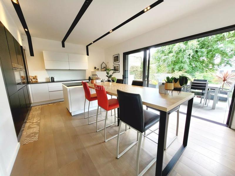 Maison - 221 m² - 9 pièces