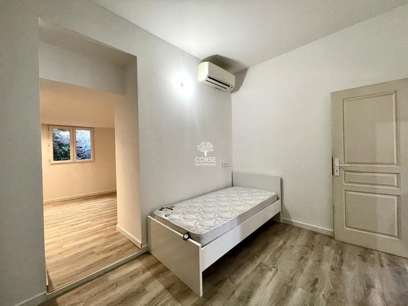 Maison de village - 240 m² - 10 pièces