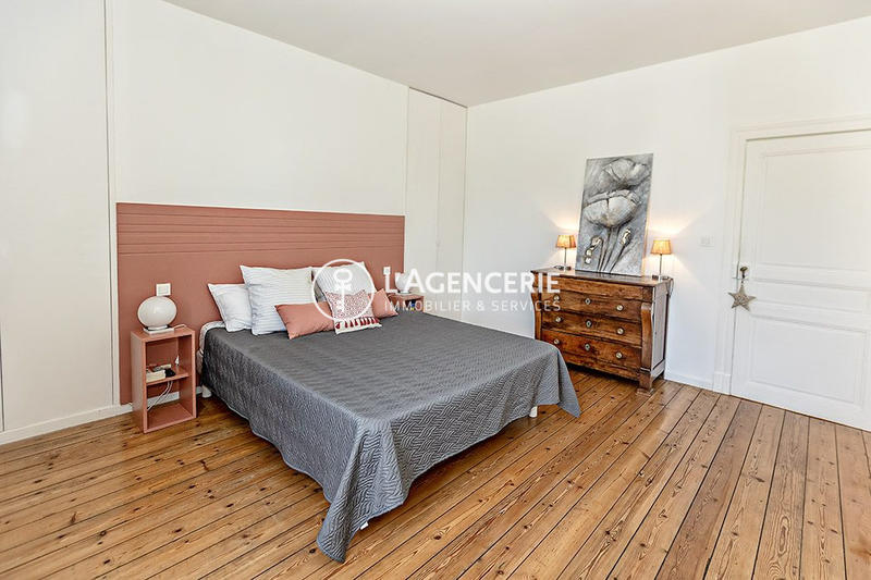 Maison - 380 m² - 7 pièces