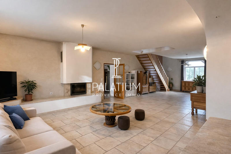 Maison - 251 m² - 7 pièces