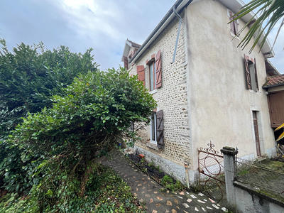 Maison - 203 m² - 9 pièces