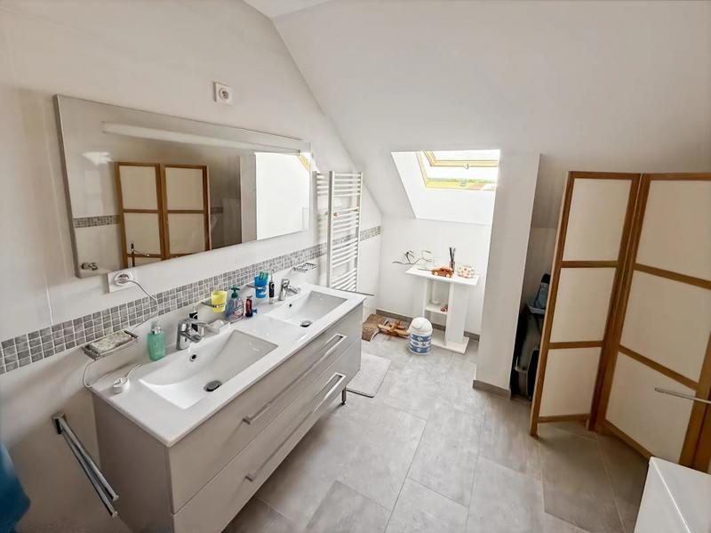 Maison traditionnelle - 178 m² - 6 pièces