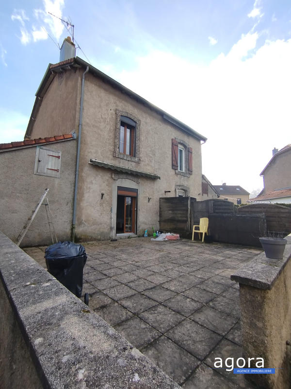 Maison - 90 m² - 5 pièces