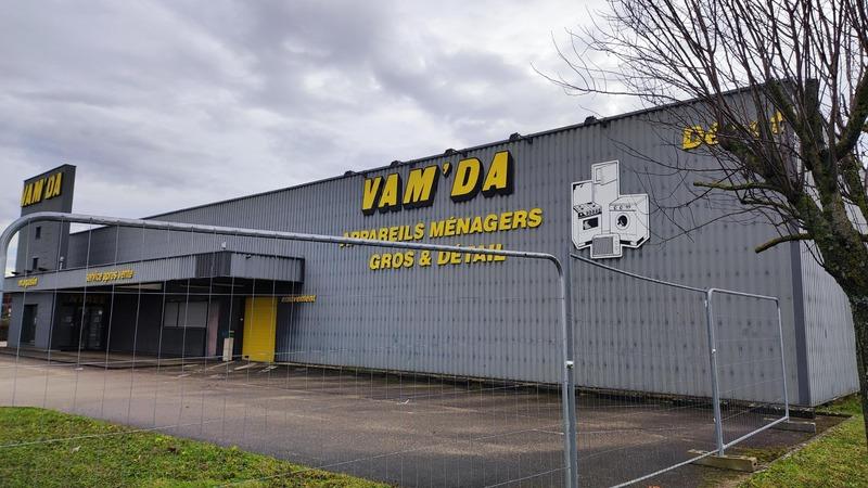 Local d'activité / Entrepôt - 972 m² - 5 pièces