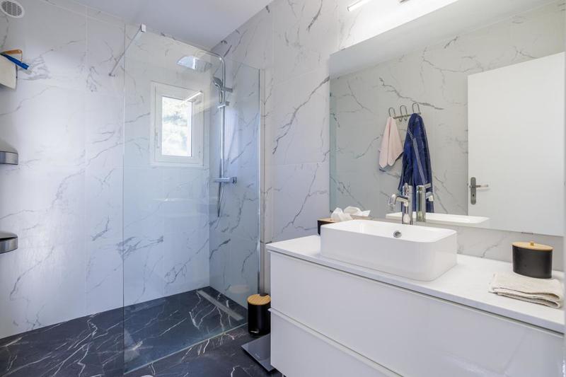 Maison - 230 m² - 5 pièces