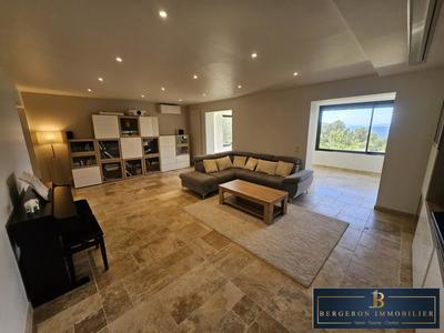 Maison - 185 m² - 5 pièces