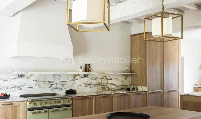 Maison - 350 m² - 8 pièces