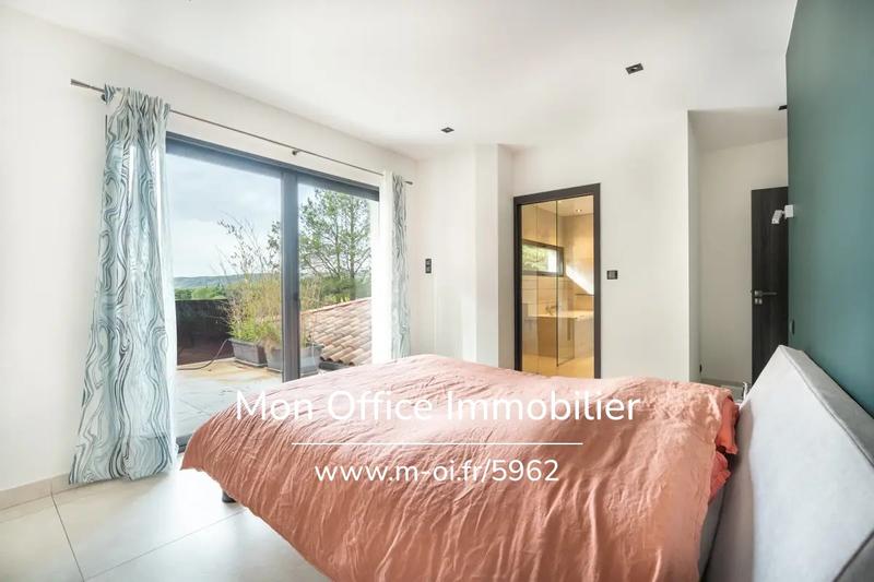 Maison - 180 m² - 5 pièces