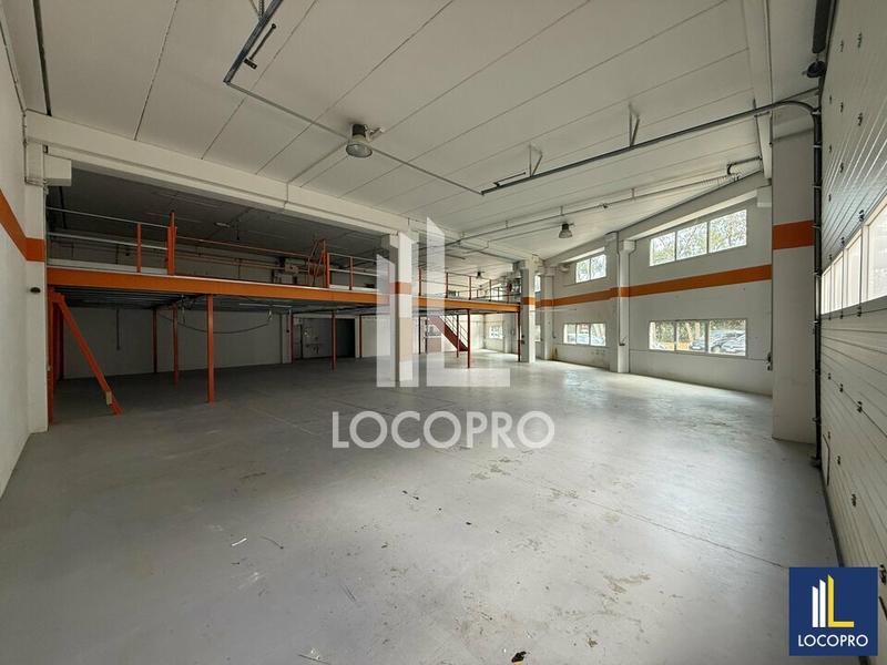 Local d'activité / Entrepôt - 706 m²