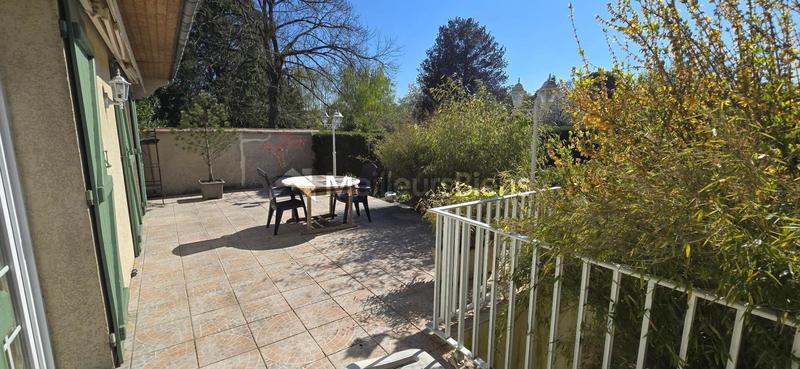 Propriété - 250 m² - 6 pièces