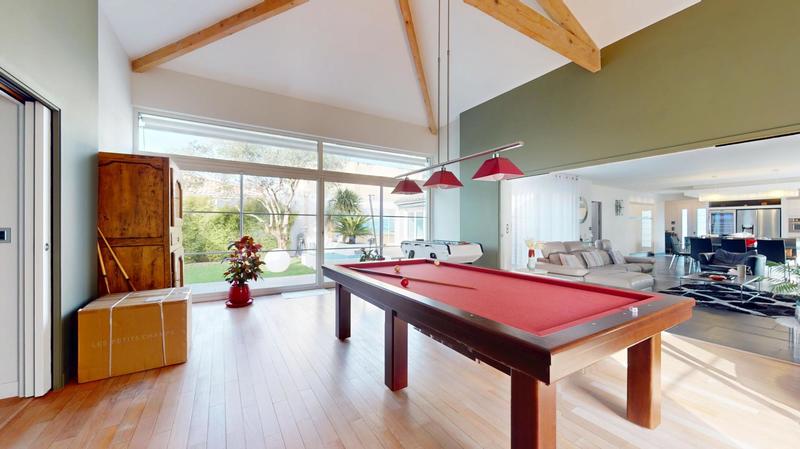 Maison - 252 m² - 6 pièces