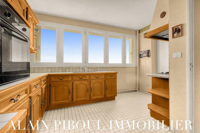 Appartement - 94 m² - 5 pièces