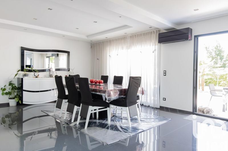 Maison - 205 m² - 7 pièces