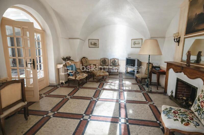 Appartement - 661 m² - 17 pièces