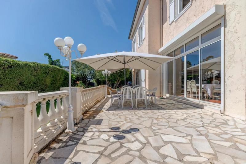 Villa - 304 m² - 7 pièces