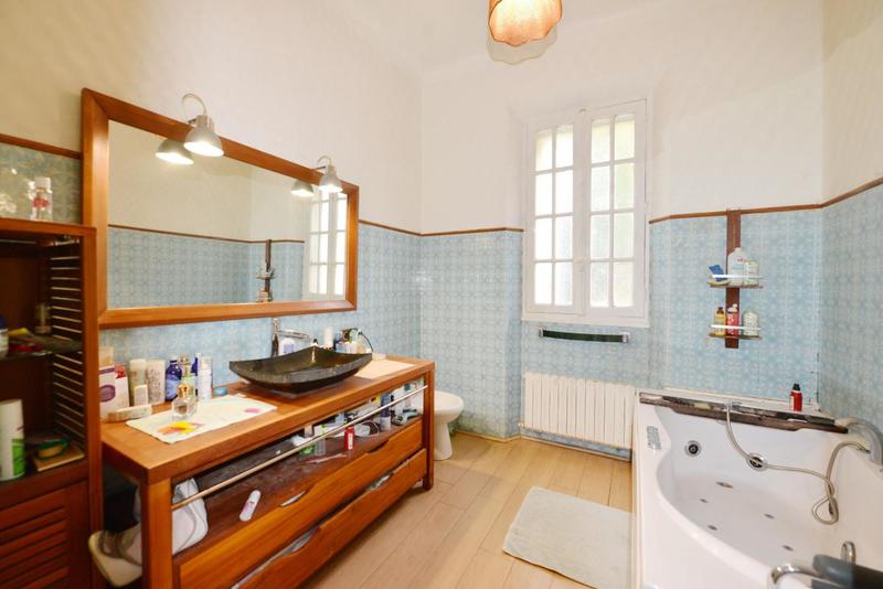 Maison - 211 m² - 6 pièces