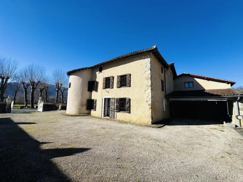 Maison de village - 420 m² - 12 pièces